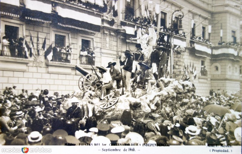 Fiestas del Primer Centenario de la Independencia de Mexico ( 16 de Septiembre de 1910) Por el Fotografo Felix Miret