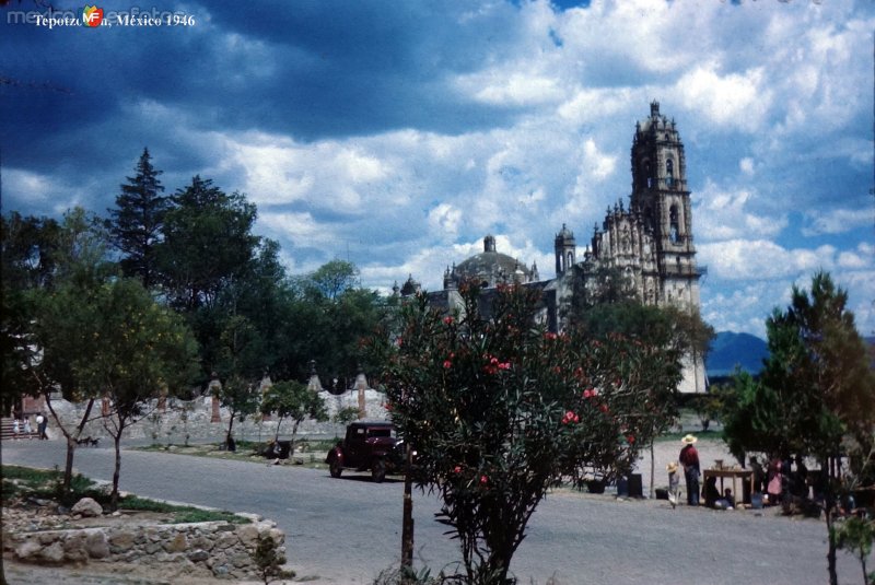 La Iglesia de Tepotzotlán, México 1946.