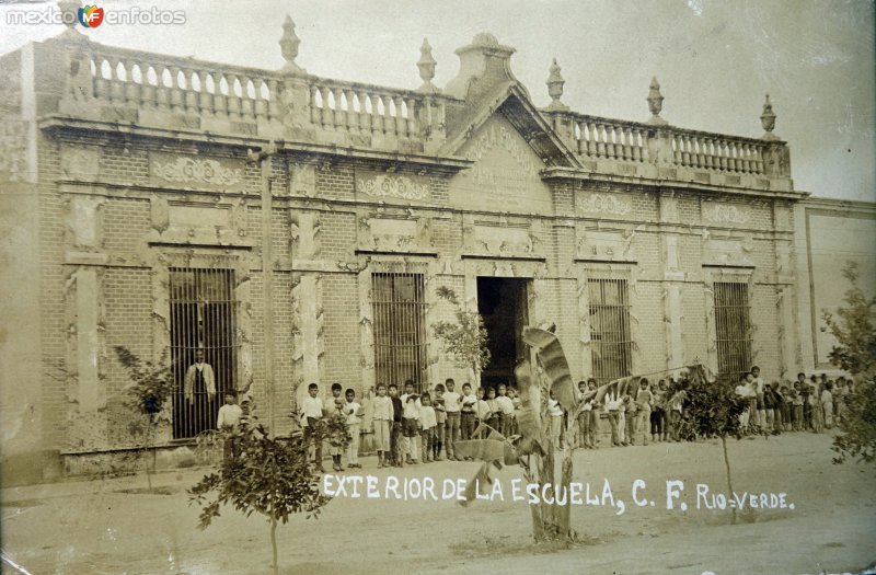 Exterior de la Escuela para Ninos C. P.( Circulada el 13 de Mayo de 1909 ).