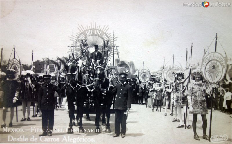 Desfile de carros alegoricos Fiestas del Centenario ( Sep-1910 ) por el  Fotógrafo Fernando Kososky.