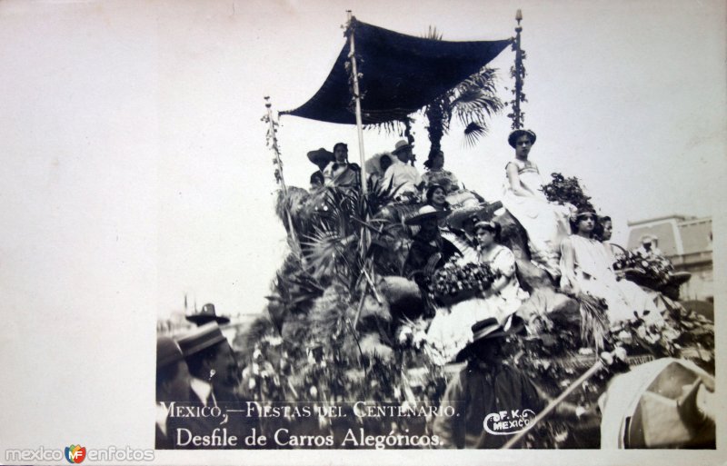 Desfile de carros alegoricos Fiestas del Centenario ( Sep-1910 ) por el Fotógrafo Fernando Kososky.