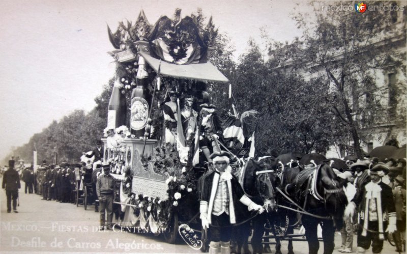 Desfile de carros alegoricos Fiestas del Centenario ( Sep-1910 ) por el Fotógrafo Fernando Kososky.