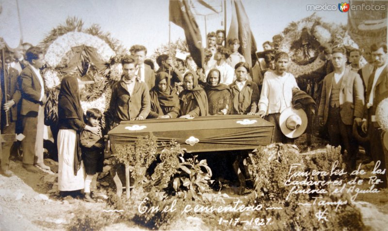 Funerales de Los Cadaveres de La Refineria El Aguila en el Cementerio ( Fechada el 17 de Enero de 1927 ).