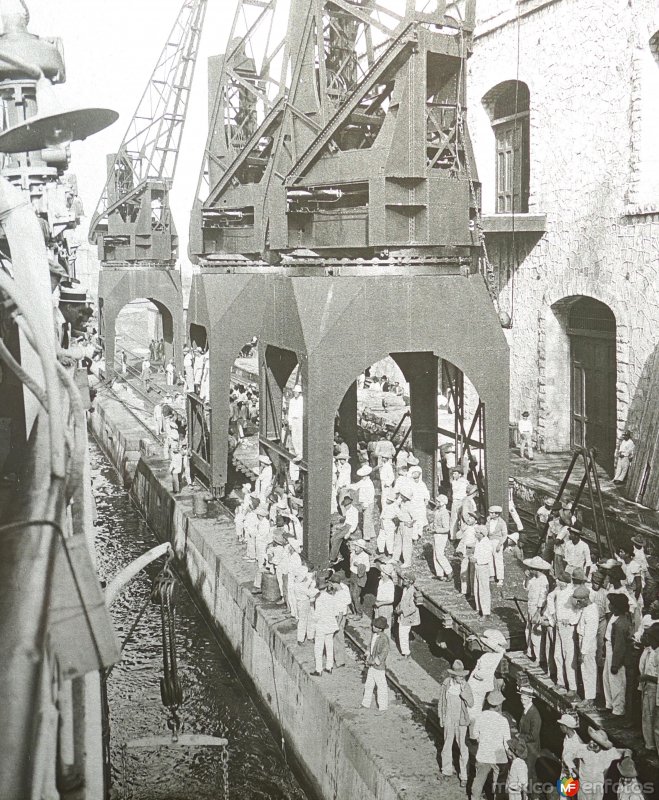 Congestionamiento en los muelles de carga ( Fechada en 1922 ).