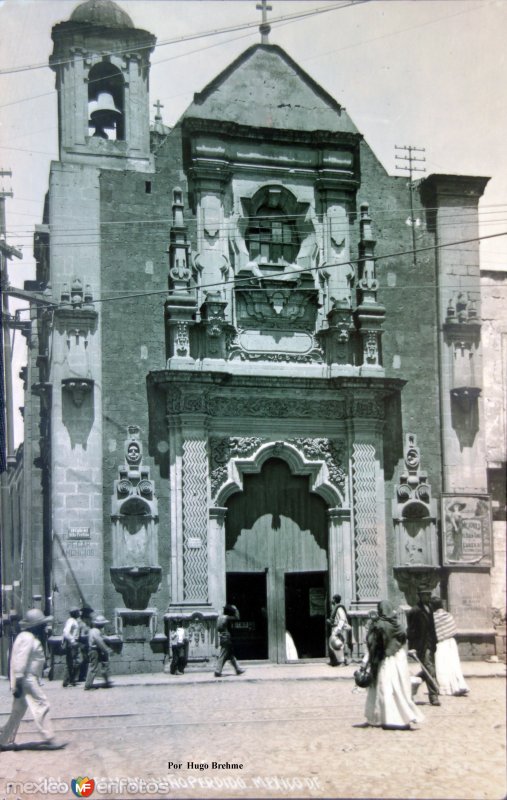 La Iglesia de Nino Perdido Por el Fotógrafo Hugo Brehme .