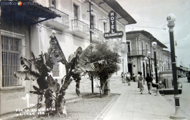 Por la Avenida Libertad.