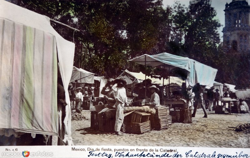 Dia de fiesta y puestos enfrente de La Catedral ( Circulada el 6 de Diciembre de 1908 ).