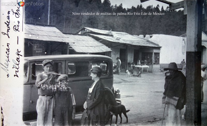 Nino vendedor de mulitas de palma Rio Frio Edo de Mexico