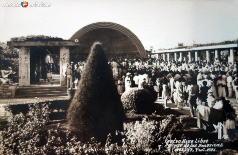 Teatro al aire libre en el parque de Las Americas.