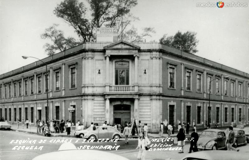 Escuela secundaria en esquina de Ciprés y San Cosme (circa 1975)