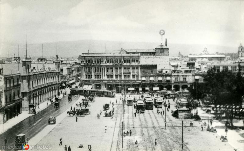 Zócalo, vista hacia el Centro Mercantil