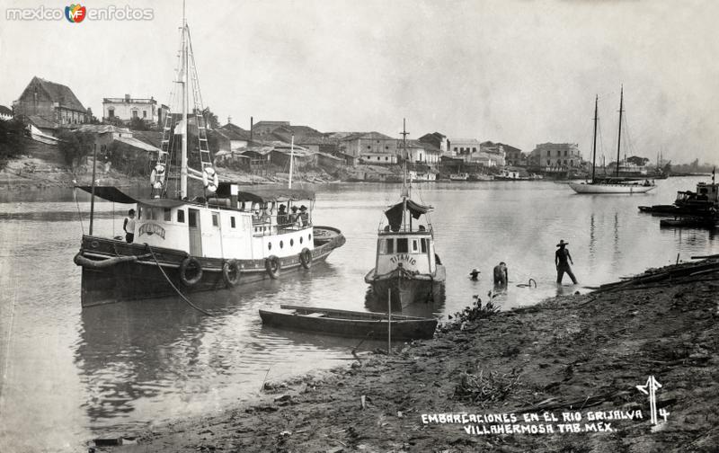 Embarcaciones en el Río Gijalva (con versión mexicana del RMS Titanic)