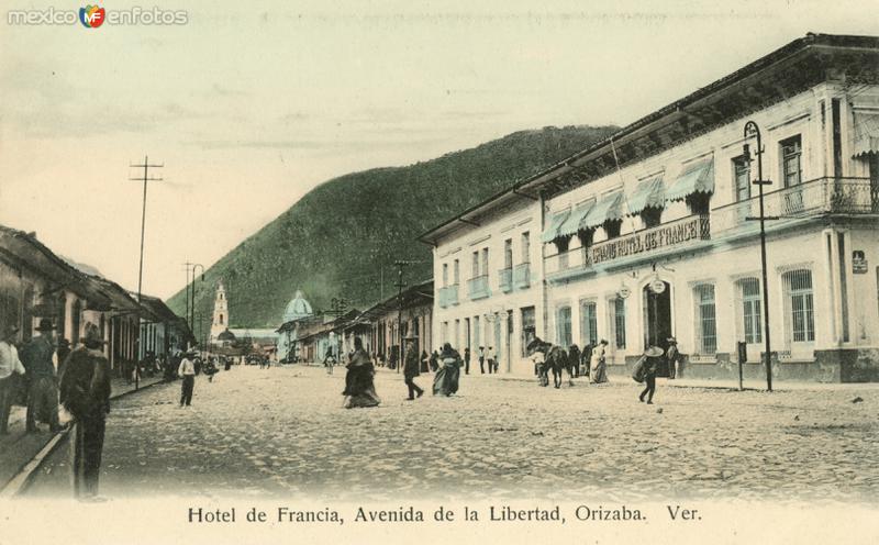 Hotel de Francia y Avenida de la Libertad