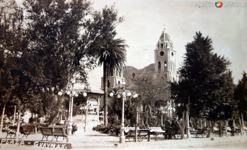 La Plaza  de Guaymas por el fotografon Thurston Hopinks..