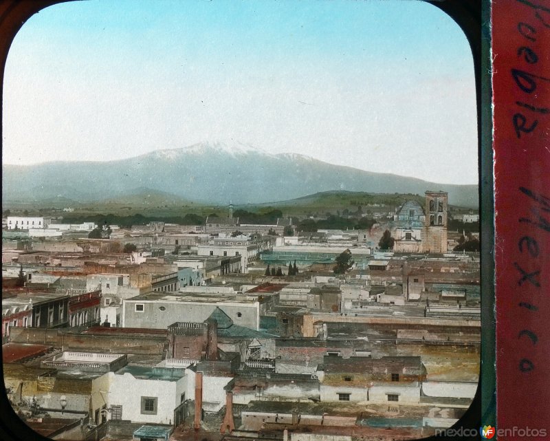 El Volcan Ixtaccihuatl visto desde Puebla.