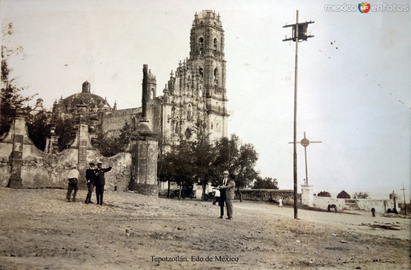 La Iglesia y atrio de Tepotzotlán, Edo de México ( Circulada el 8 de Junio de 1924 ).