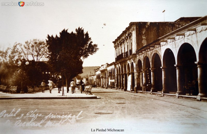 Portal Y plaza principal La Piedad, Michoacán.