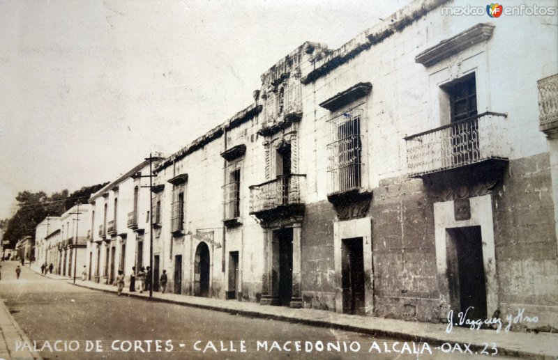 Palacio de Cortes y calle Macedonio Alcala. ( Circulada el 14 de Marzo de 1939 ).