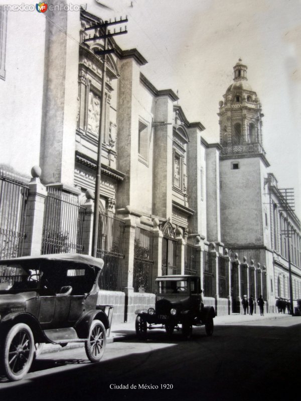 Escena callejera  Ciudad de México 1920.