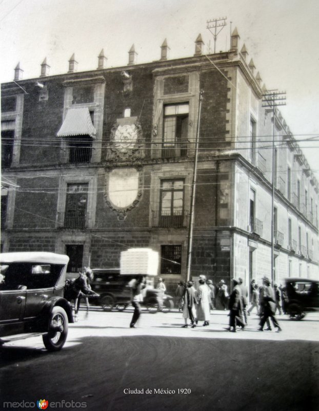 Escena callejera  Ciudad de México 1920.