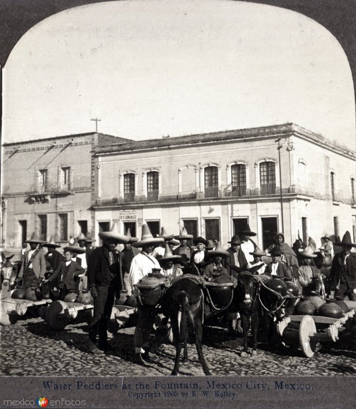 Aguadores en la fuente 1905