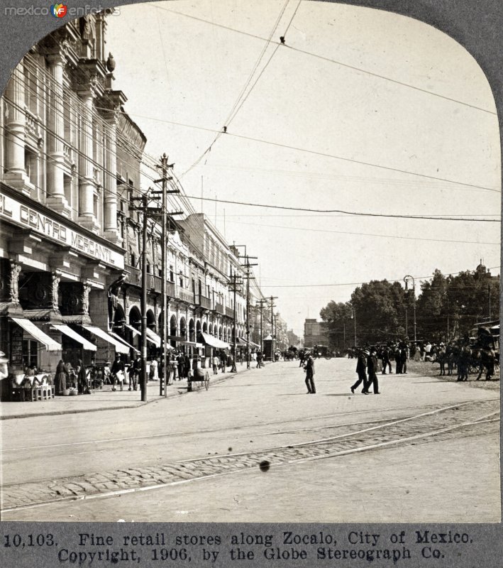 Unas tiendas alrededor del Zocalo Ciudad de México 1906.