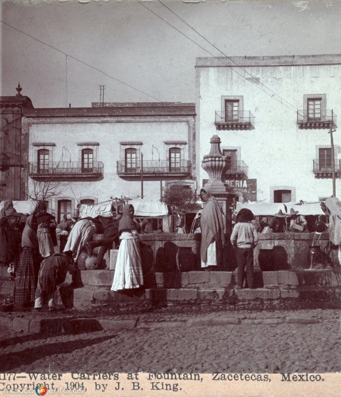 Aguadores en la fuente 1904