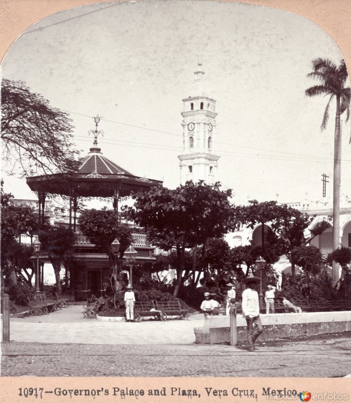 Palacio de Gobierno y Plaza.