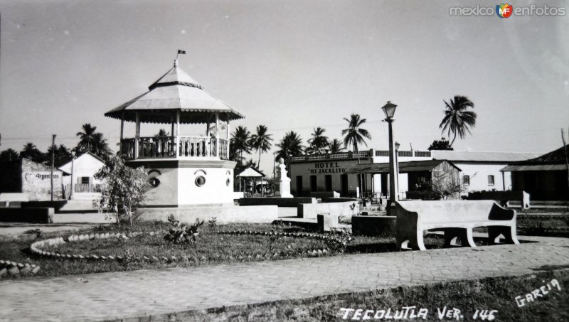 Plaza y kiosko.