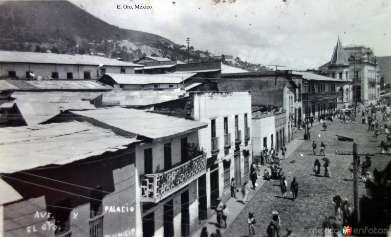 Avenida y el Palacio Municipal.