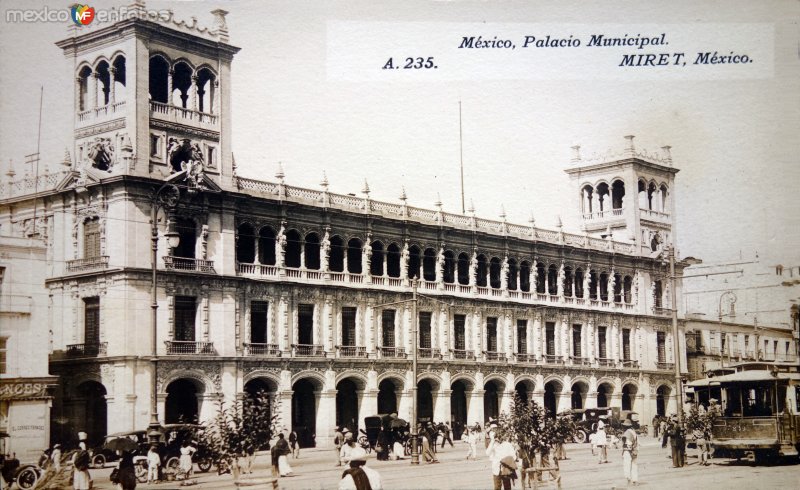 Palacio Municipal  por el Fotógrafo Félix Miret..