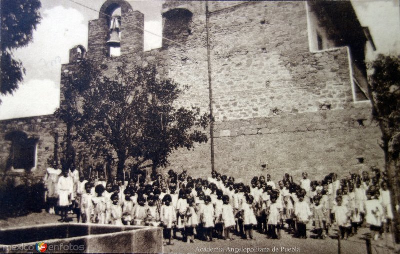 Academia Angelopolitana de Puebla.