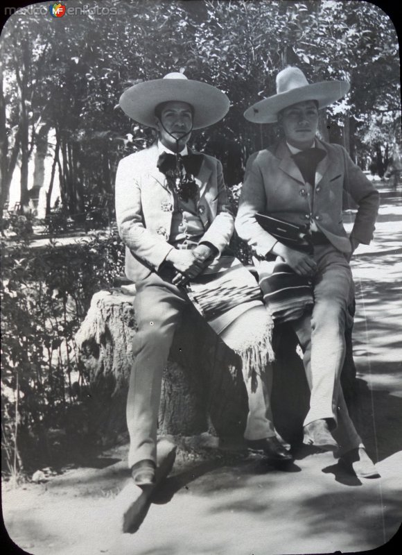 Tipos Mexicanos Charros, por el fotógrafo T. Enami, de Yokohama, Japón (1934)