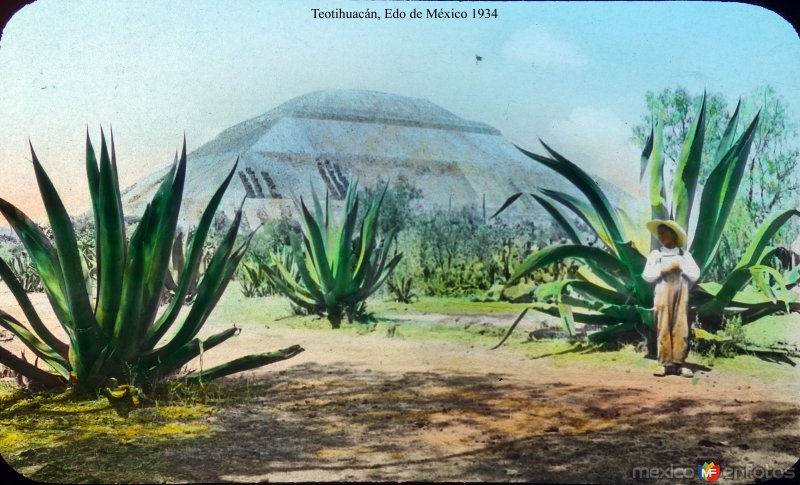 La Piramide de Teotihuacán, por el fotógrafo T. Enami, de Yokohama, Japón (1934)