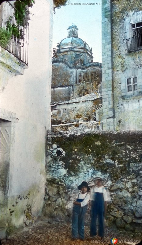 Escena callejera, por el fotógrafo T. Enami, de Yokohama, Japón (1934)