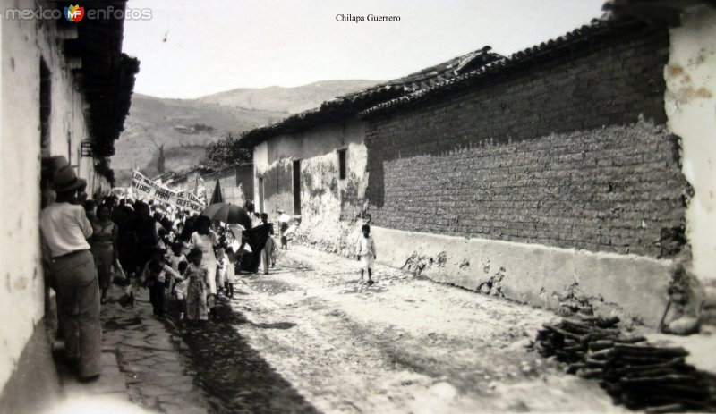 Escena callejera y manifestacion politica en Chilapa Guerrero.