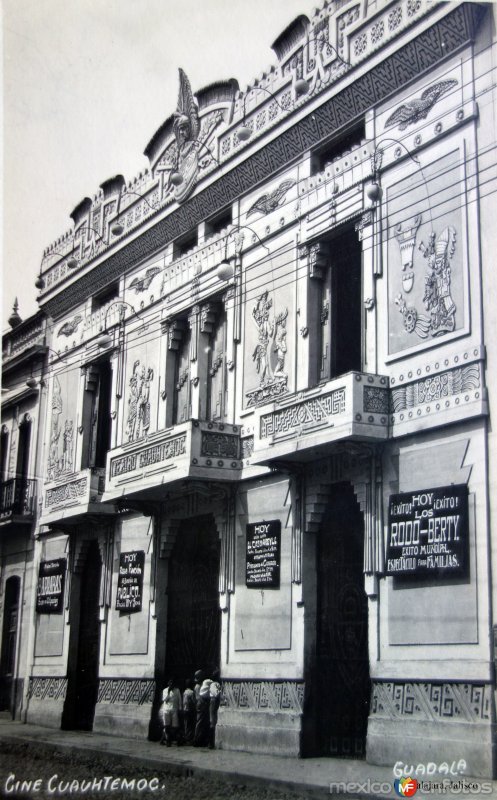 Cine Cuahutemoc.