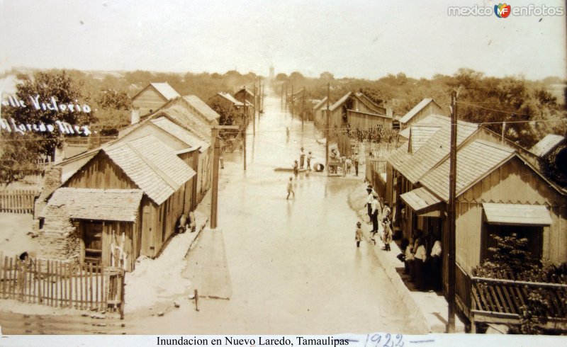 Calle Victorio e Inundacion en Nuevo Laredo, Tamaulipas en 1922.
