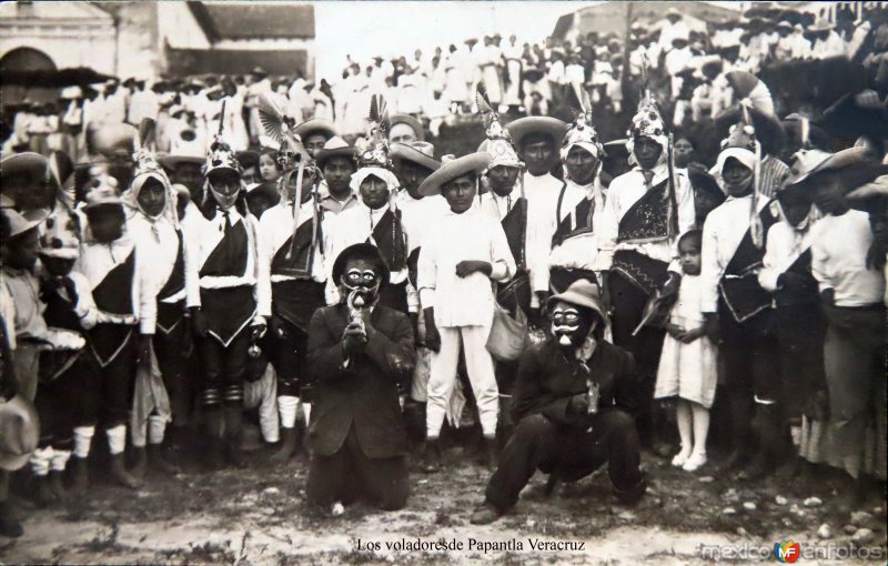 Tipos Mexicanos Los voladoresde Papantla Veracruz.