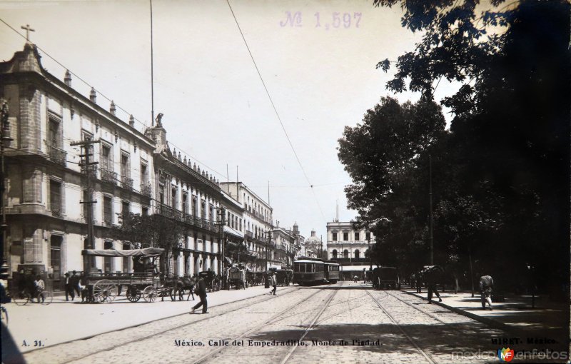 Calle del emprdradillo y Monte de Piedad  por el Fotógrafo  Félix Miret