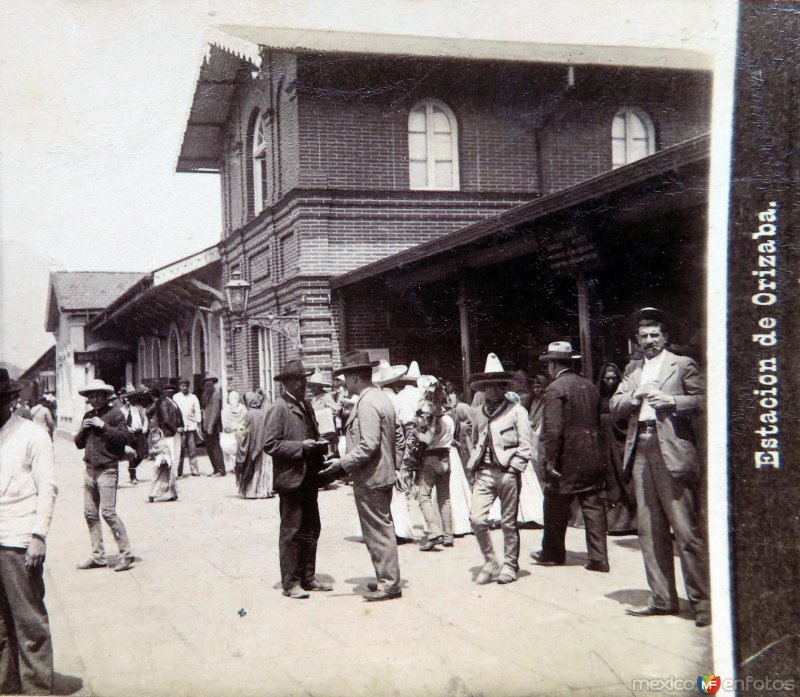 Estacion del Ferrocarril  por el Fotógrafo Abel Briquet..