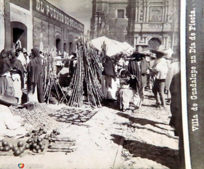 Villa de Guadalupe en dia de fiesta por el Fotógrafo Abel Briquet.