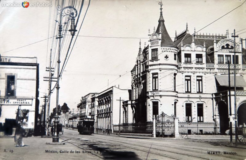 Calle de Las Artes  por el Fotógrafo Félix Miret.