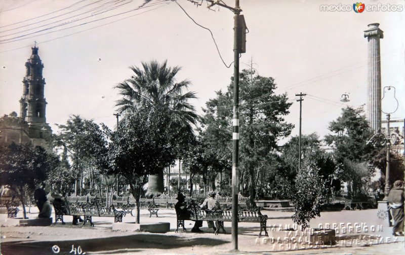 La Plaza por el fotografo Manuel Obregon.