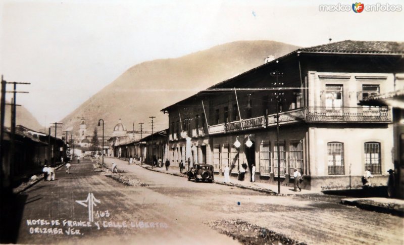 Hotel de France y calle Libertad. ( Circulada el 2  de Febrero de 1933 ).