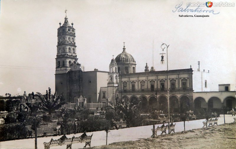 Iglesia y Palacio Municipal de Salvatierra, Guanajuato.