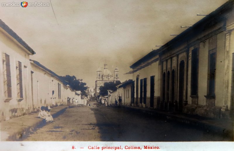 Escena en la calle principal.