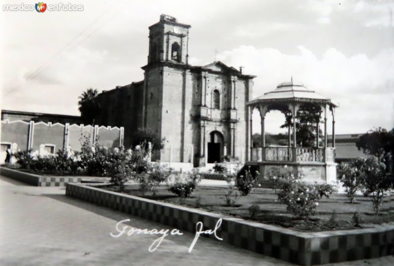 Plaza y kiosko.