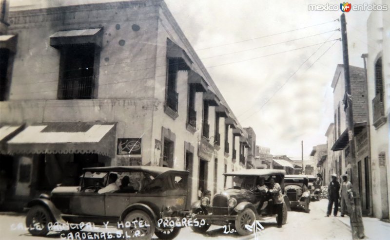 Calle principa y hotel Progresol.