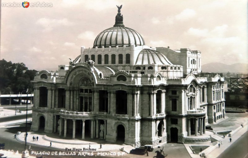 El Palacio de Bellas Artes Ciudad de México por el Fotógrafo Hugo Brehme.